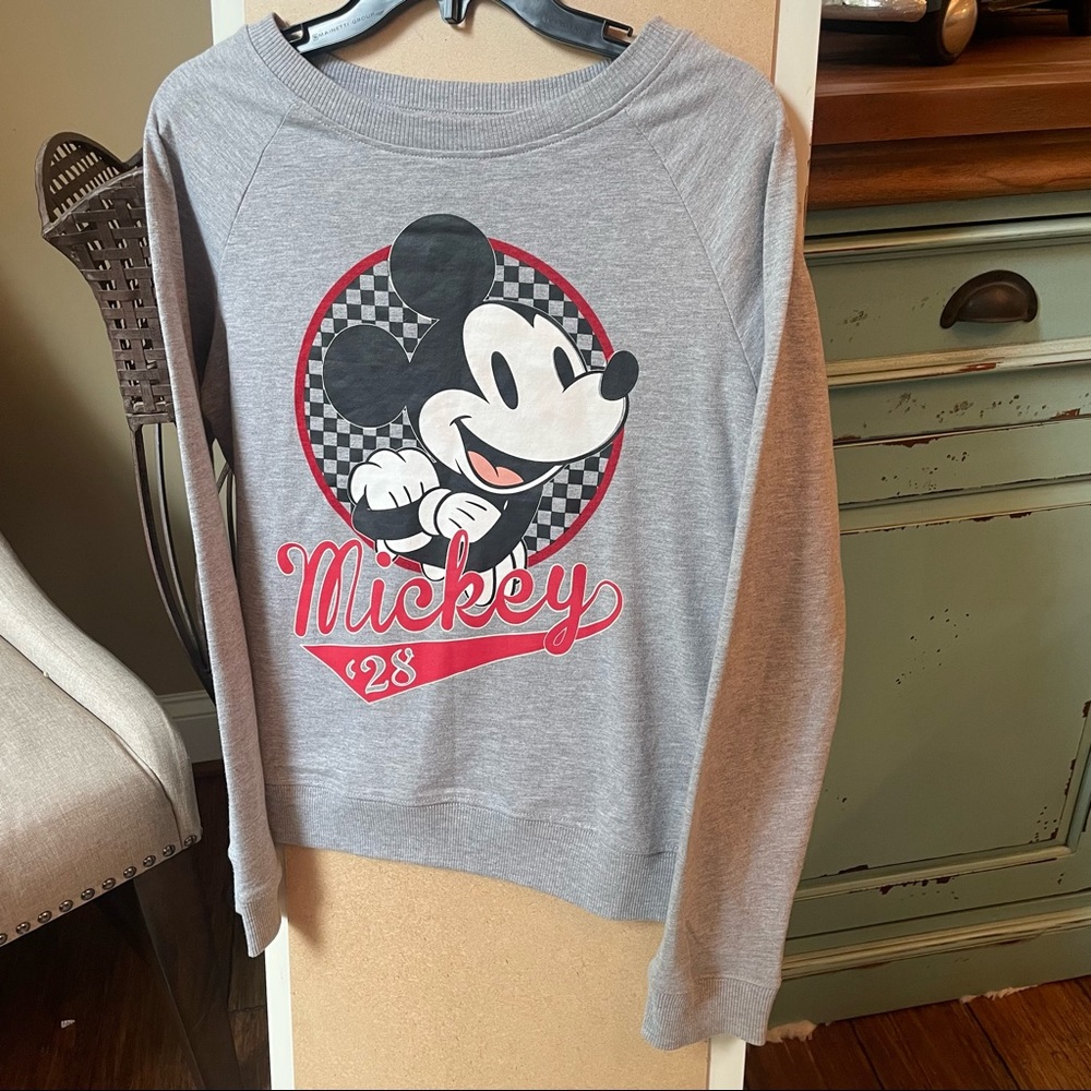 Disney Mickey Mouse Shirt 🐝